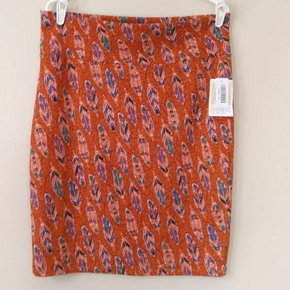 NWT LulaRoe Cassie Feather Print Pencil Skirt 2XL Burnt Orange Pattern - Picture 5 of 13